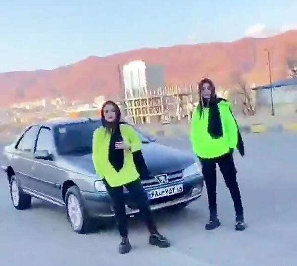 عکس لاکچری دخترونه با ماشین