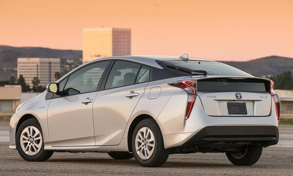 عکس ماشین toyota prius