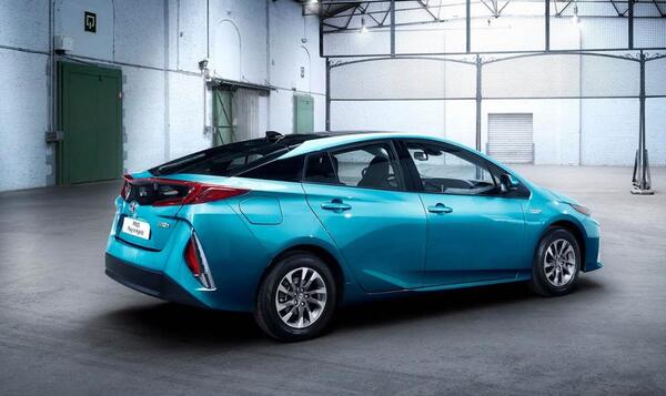 عکس ماشین toyota prius