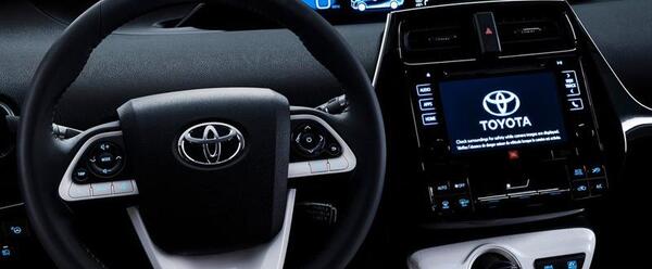 عکس ماشین toyota prius