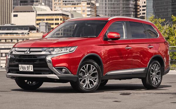 عکس ماشین میتسوبیشی اوتلندر phev