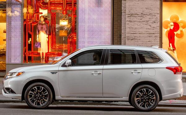 عکس ماشین میتسوبیشی اوتلندر phev