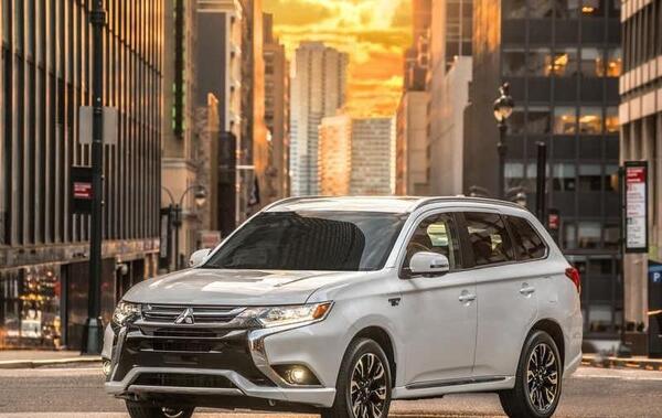 عکس ماشین میتسوبیشی اوتلندر phev