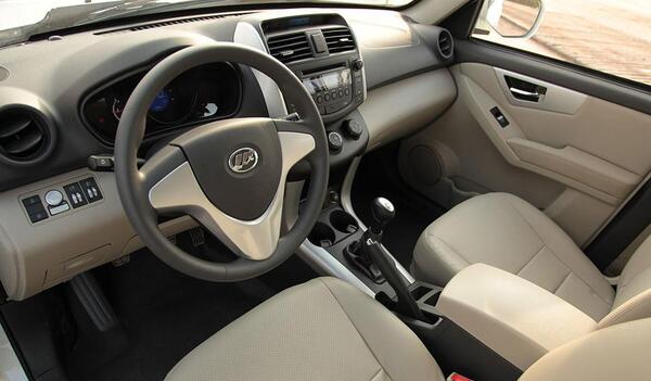 عکس ماشین لیفان x60 دنده ای