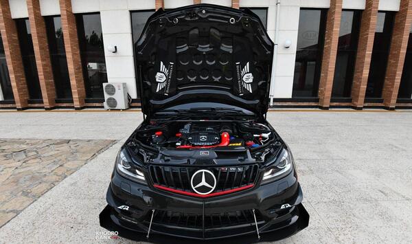 عکس ماشین بنز کلاس c c63