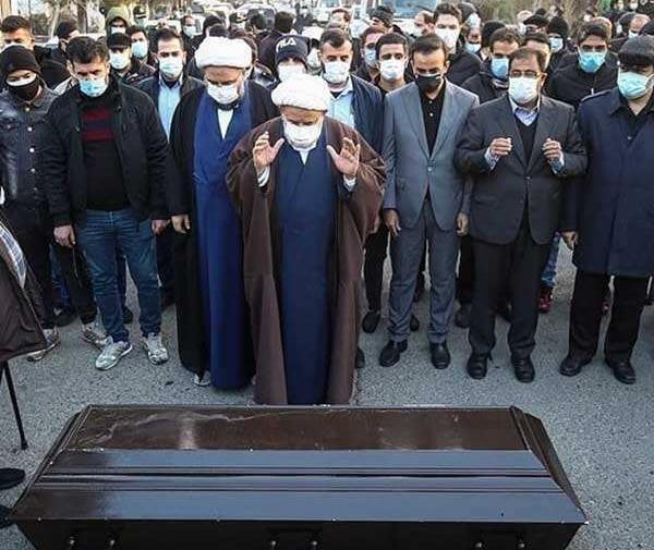 عکس خواهر علی انصاریان در تشییع جنازه