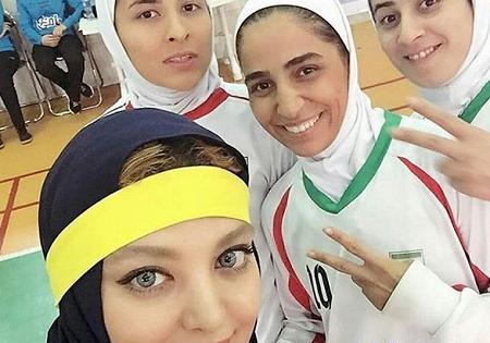 عکس مادر گلنار