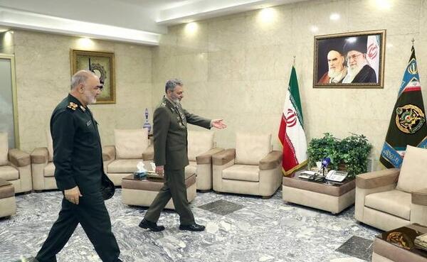عکس از فرمانده کل ارتش