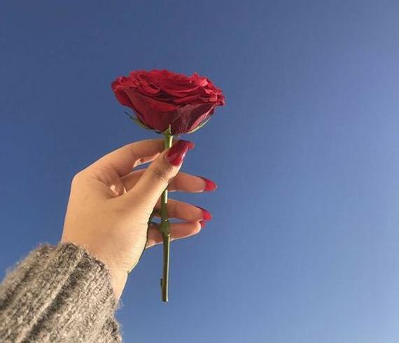 عکس دختر در شب طبیعی
