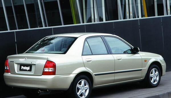 عکس ماشین mazda 323