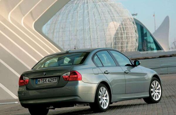 عکس ماشین ب ام و سری 3 سدان 320i