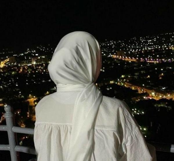 عکس دختر در زمستان از پشت سر