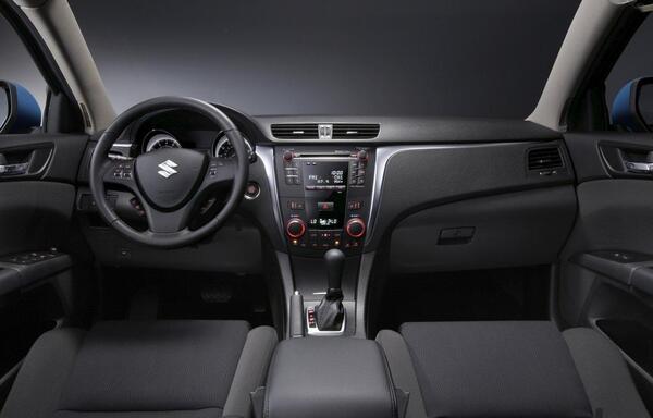 عکس ماشین suzuki kizashi