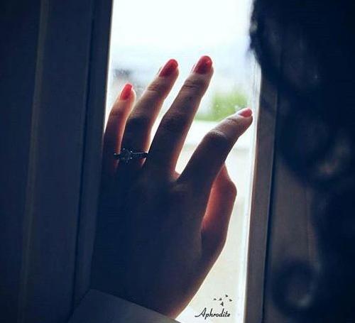 عکس پروفایل دختر ناراحت بدون متن