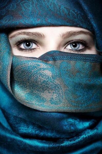 عکس دختر ۱۵ ساله چشم ابی