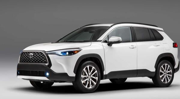 عکس ماشین تویوتا c-hr تمام چرخ محرک
