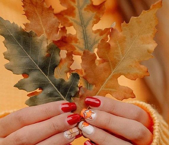 عکس دختر پاییزی از پشت سر