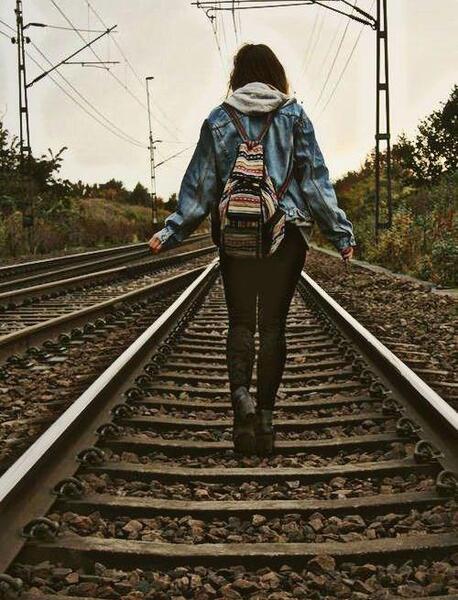 عکس دختر ۱۴ ساله برای پروفایل از پشت