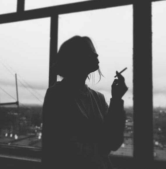 عکس غمگین سیگار کشیدن