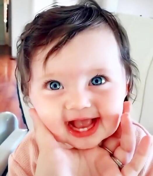عکس نوزاد بامزه دختر