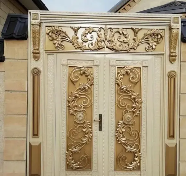 عکس رنگ در حیاط
