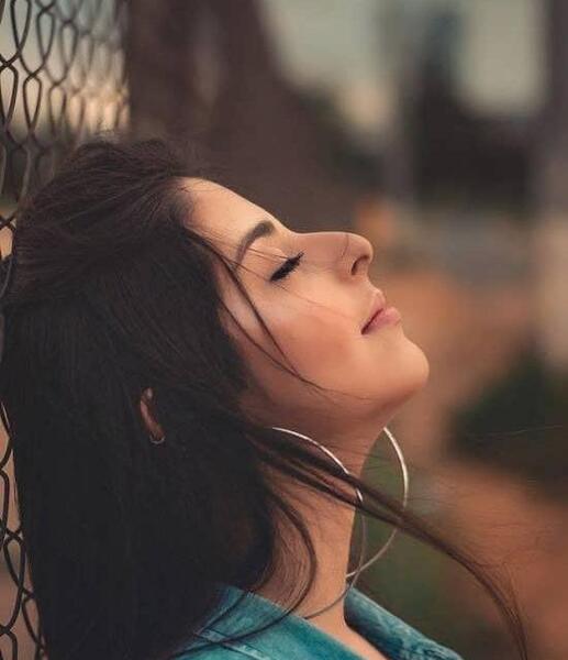 عکس دخترانه جذاب نیم رخ
