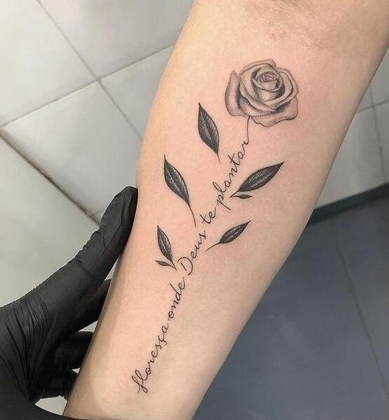 عکس تاتو روی دست گل