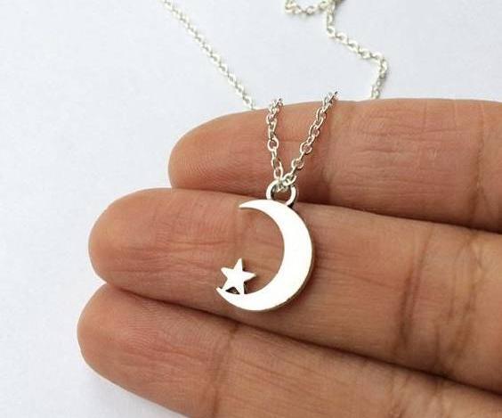 عکس گردنبند ماه