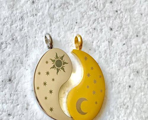عکس گردنبند ماه