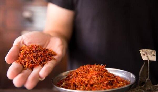 عکس گل رنگ غذا