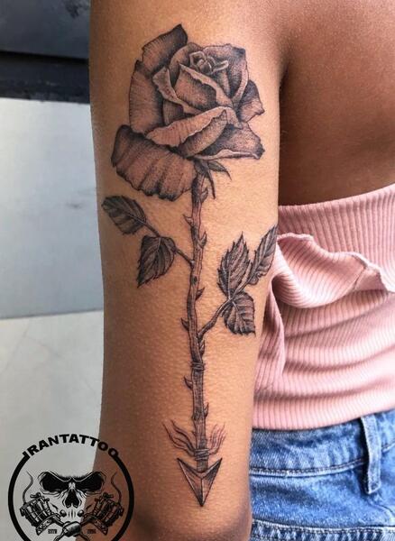 عکس تاتو روی دست گل رز