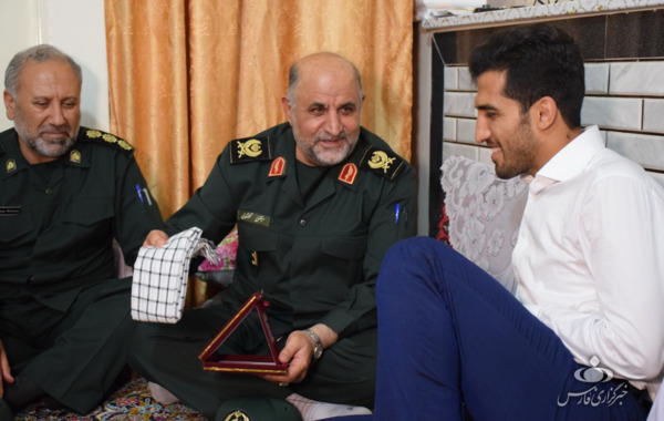 عکس وحید امیری با سرداران سپاه