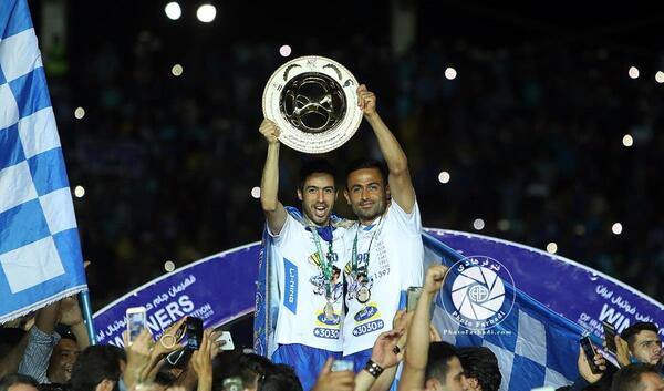 عکس مهدی قائدی با جام قهرمانی