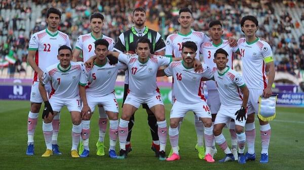 عکس مهدی قائدی با جام قهرمانی