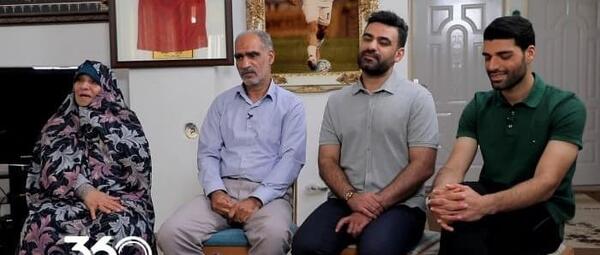 عکس مهدی طارمی و مادرش