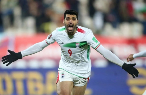 عکس مهدی طارمی و مادرش