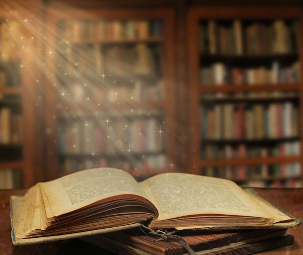عکس عینک روی کتاب
