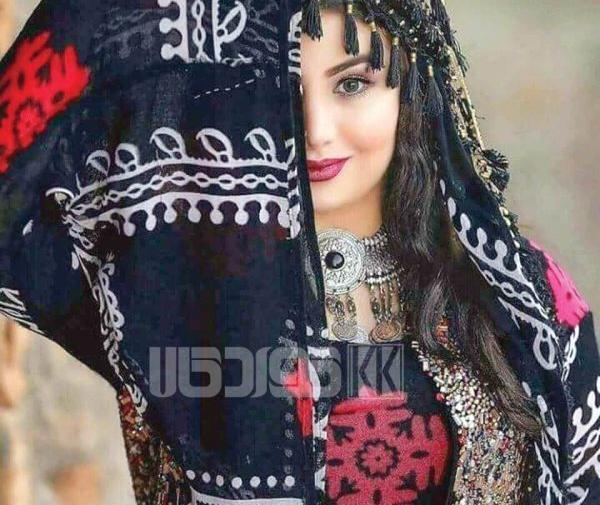 عکس روسری روی لباس کردی