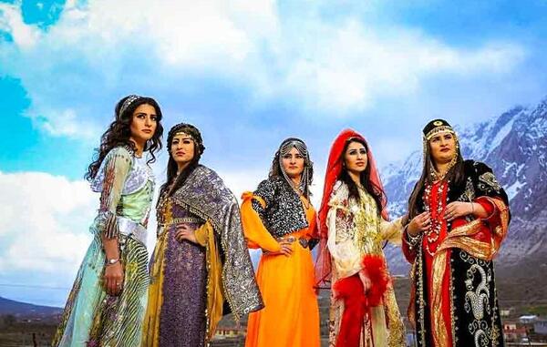 عکس روسری روی لباس کردی