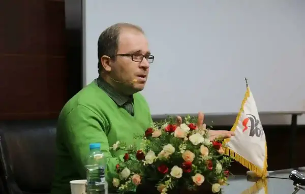 عکس مجری پاورقی