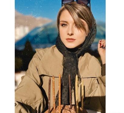 عکس سارای گرجی در فیلم جیران