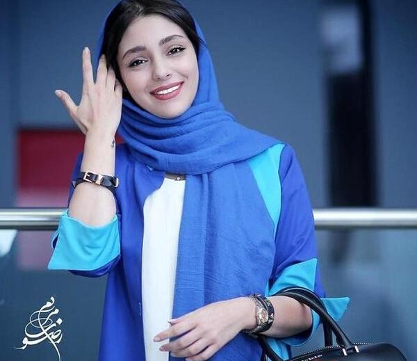 عکس دختر با شال آبی