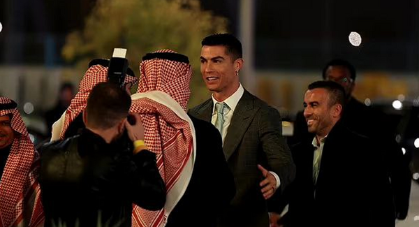 عکس کت و شلوار رونالدو