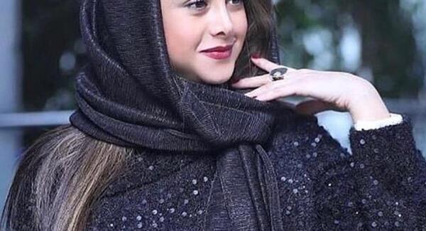 عکس روسری مشکی طلایی