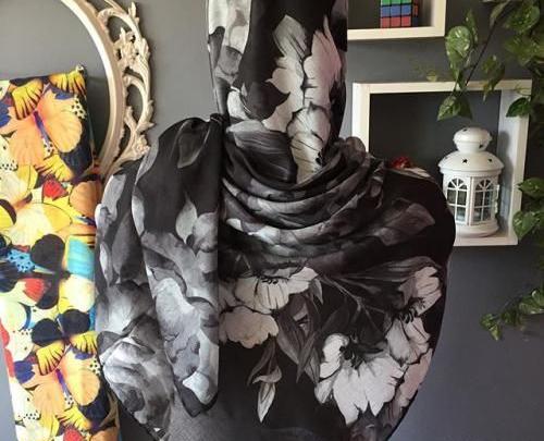 عکس روسری مشکی طلایی