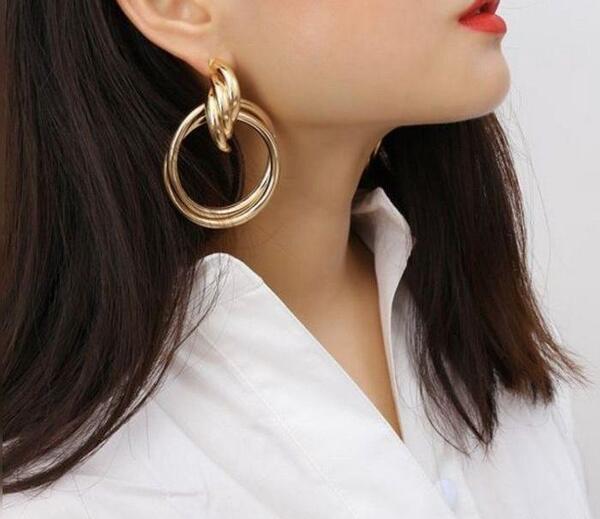 عکس گوشواره حلقه ای در گوش