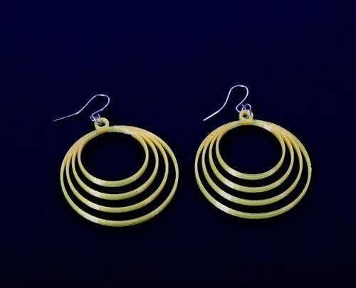 عکس گوشواره حلقه ای در گوش