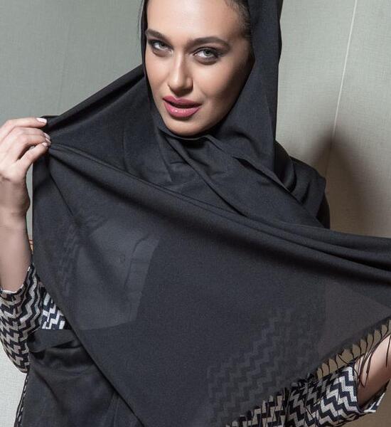 عکس شال حریر مشکی