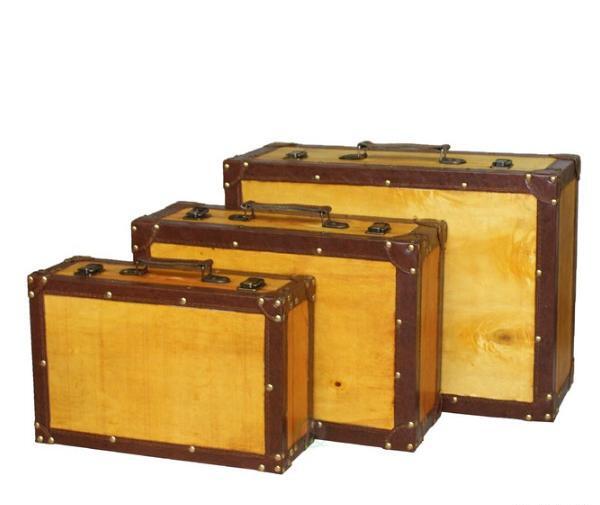 عکس چمدان چوبی