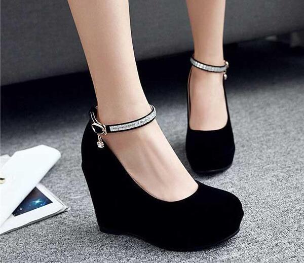 عکس کفش اسپرت لژدار